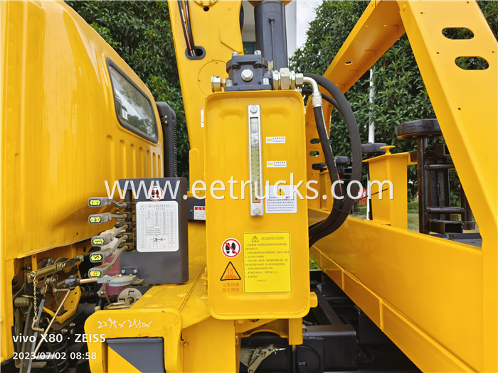 Wrecker with 4ton Crane